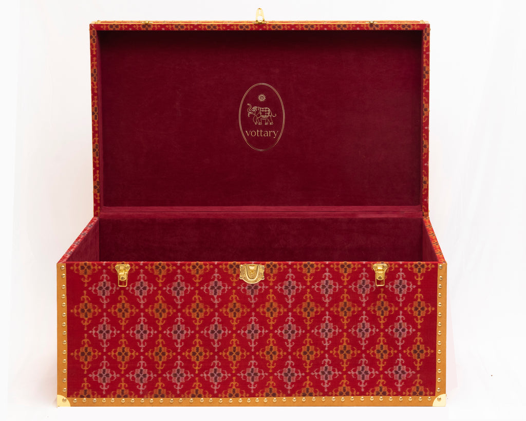 TRIBAL CHAUSAR TRUNK